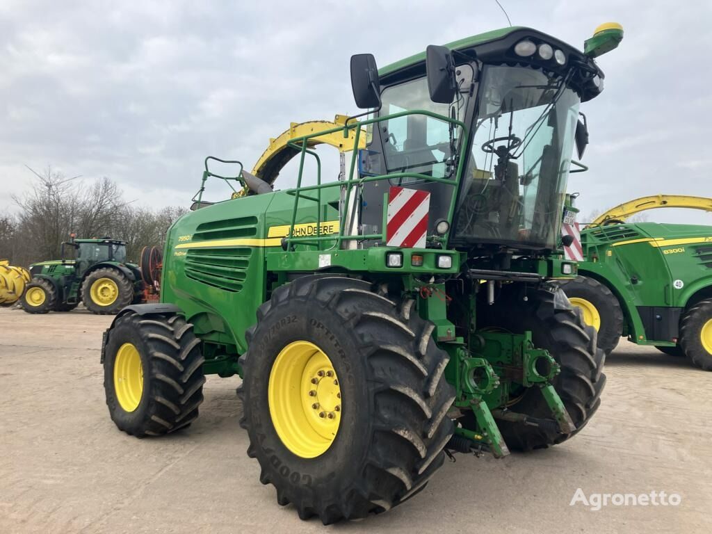 кормоуборочный комбайн John Deere 7950